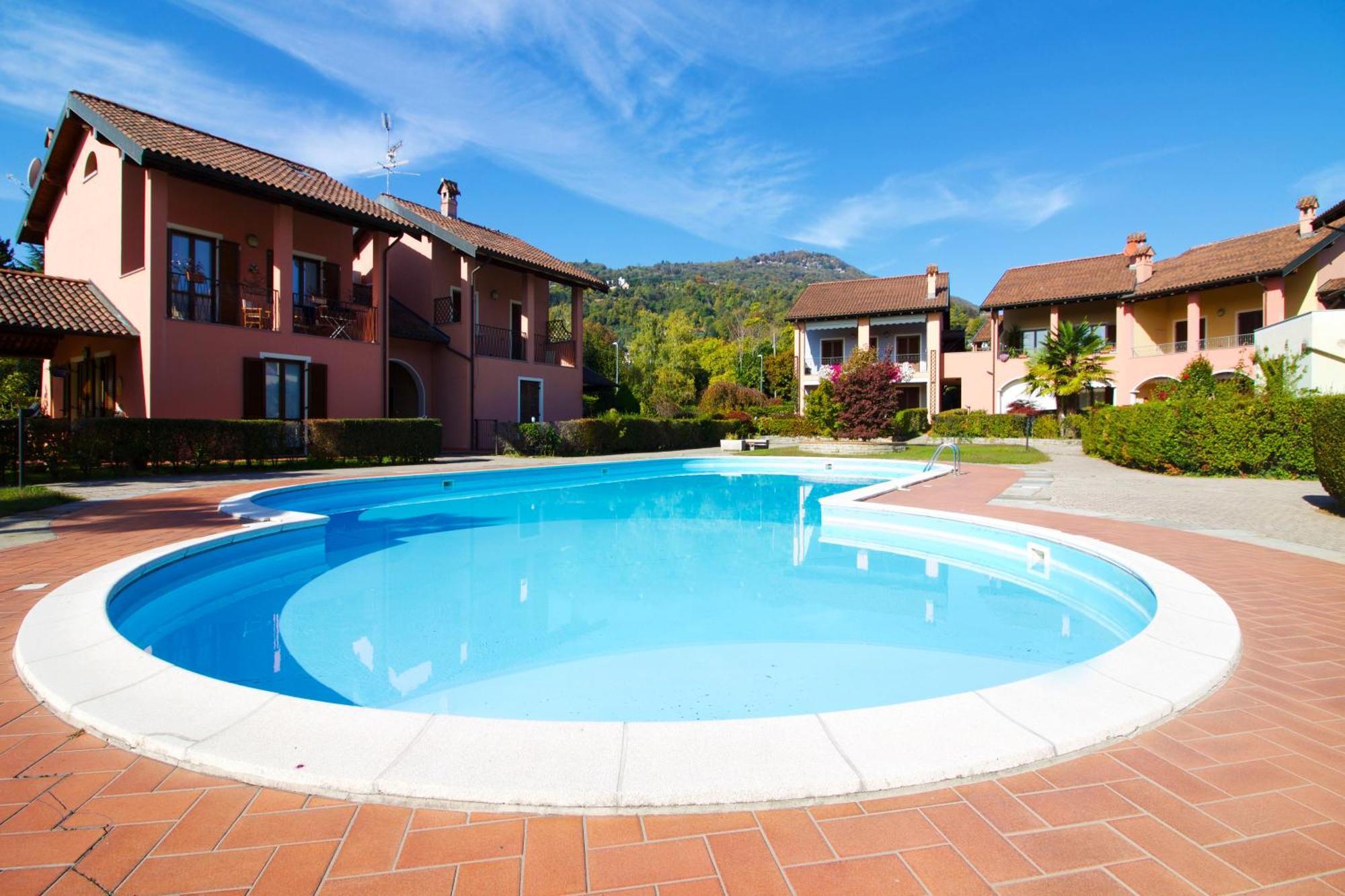 Sunflower Relax Pool And Terrace - Happy Rentals Lesa Extérieur photo